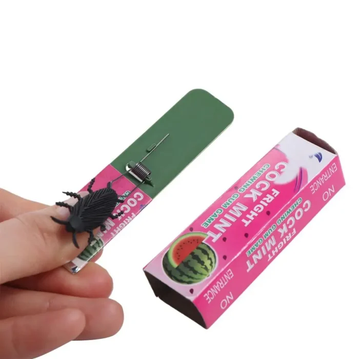 Novelty Spoof Jokes Pull Chewing Gum Tricks Funny Fake Chewing Gum Startled Creative Shocking Cockroach Prank Party - Image 2