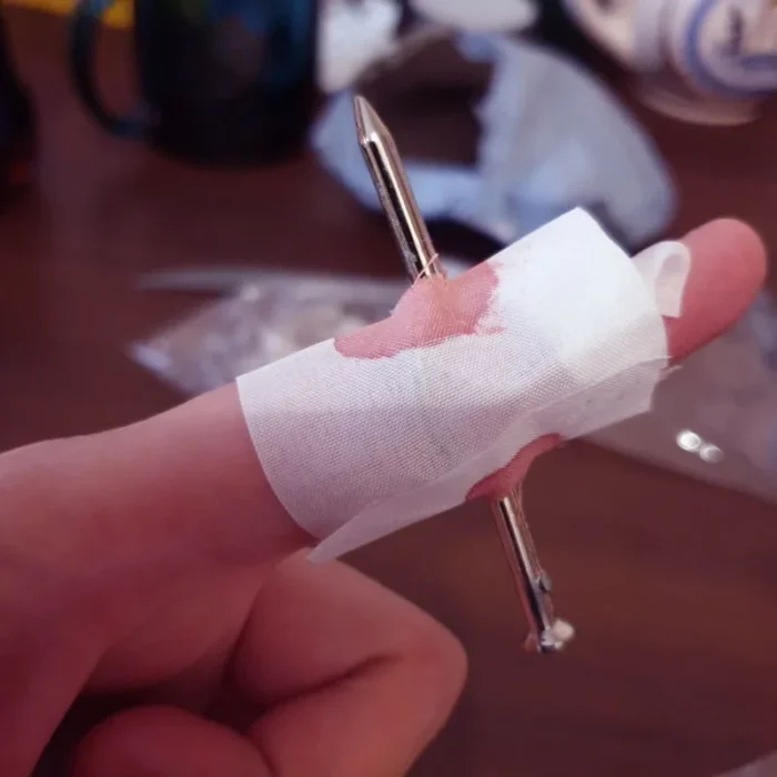 5Pcs Fool Blood Prank Magic Prop Joke Fake Nail Through Finger Magic Funny Gadgets Magic Trick - Image 6