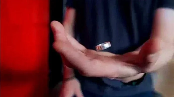 Floating Ring Magic Tricks Play Ball Pen Floating Effect Of Invisible Suit Powerful Magic Props Close Up Stage Props Gimmick - Image 3